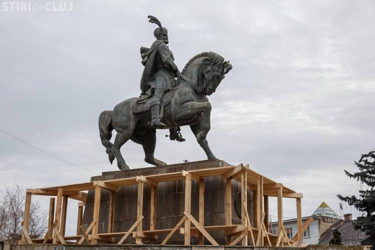 Primăria Cluj restaurează statuia lui Mihai Viteazu, din centrul orașului