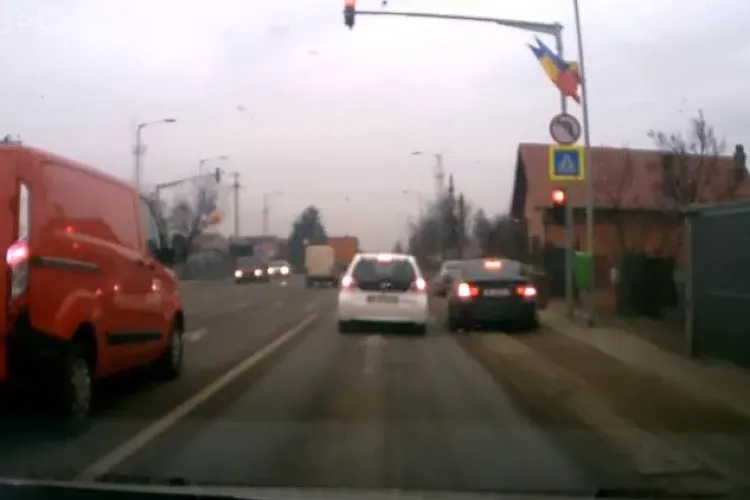 Un șmecher cu BMW lovește din nou: ”A trecut pe verde ca pietonii” - VIDEO