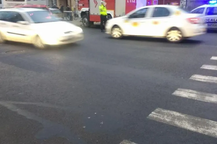 Accident pe Calea Moților! Două mașini și un autocar au fost implicate - FOTO