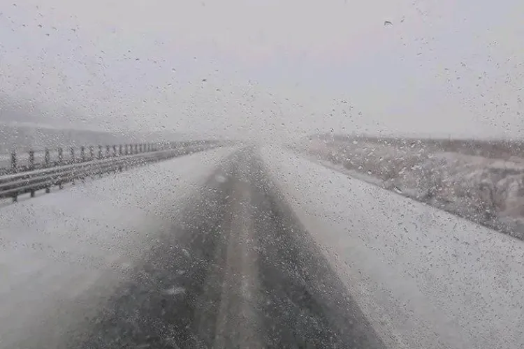 Drumuri acoperite de zăpadă. Conduceți cu grijă - FOTO cu Autostrada Transilvania