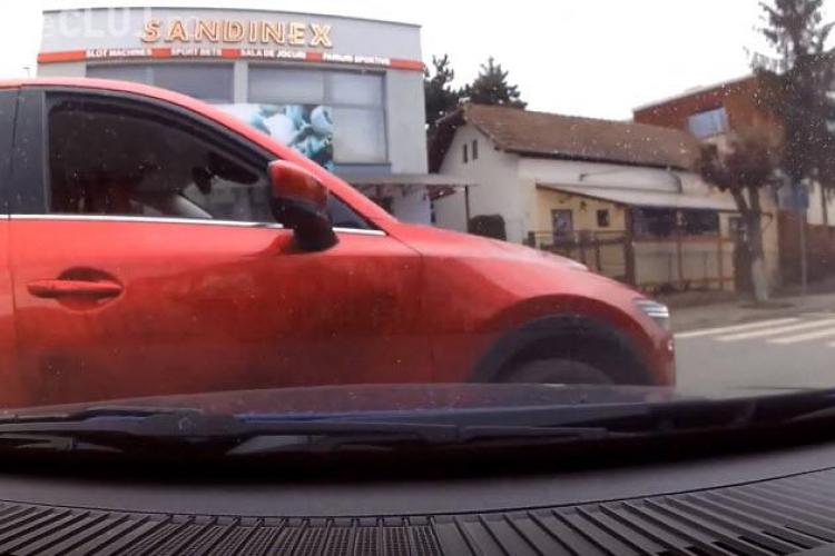 Accident LIVE în Gheorgheni! !M-ai depășit prin dreapta handicapatule!” / ”Bă, ești tâmpit!” - VIDEO