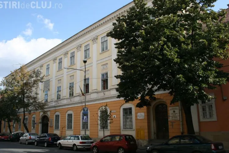 Fostul președinte al Asociației Părinților de la liceul Bathory acuzat că a căpușat peste 11.000 de euro din ”fondul școlii”