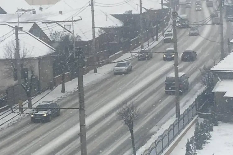 Drumul spre Aeroportul Cluj acoperit de zăpadă - FOTO