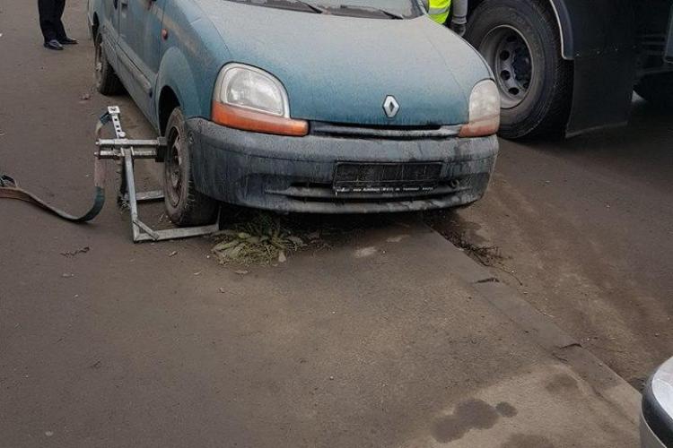 Polițiștii locali au găsit aproape 700 de mașini abandonate pe stradă la Cluj, în 2017 FOTO