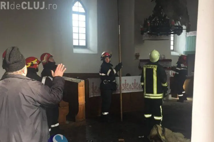 CLUJ: Incendiu la o biserică din Răscruci FOTO