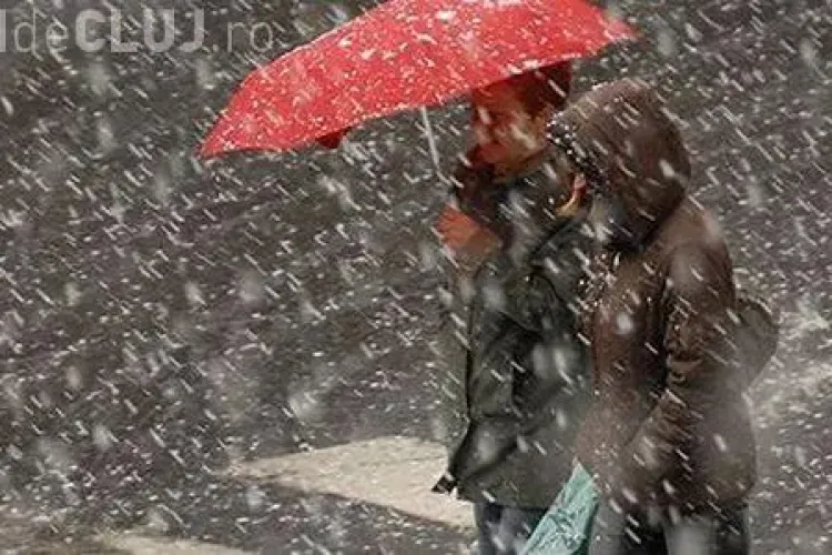 Vreme rece, lapoviță și ninsori la Cluj. Ce anunță meteorologii
