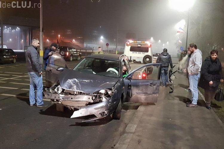Un șofer a sărit cu mașina de pe drum, la Cluj Arena. S-a oprit în copaci - VIDEO