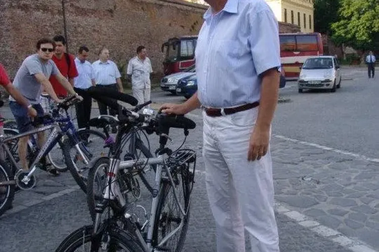 Iohannis, surprins în vacanţa din Tenerife de o româncă. A dezvăluit la ce hotel locuiește