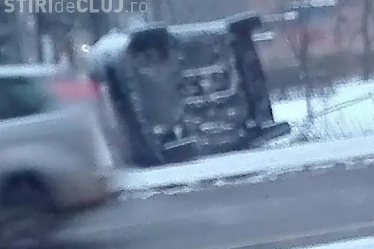 ”Parcare laterală” pe strada Primăverii, în Mănăștur: Ce-ai făcut, măi nene, mă! - FOTO