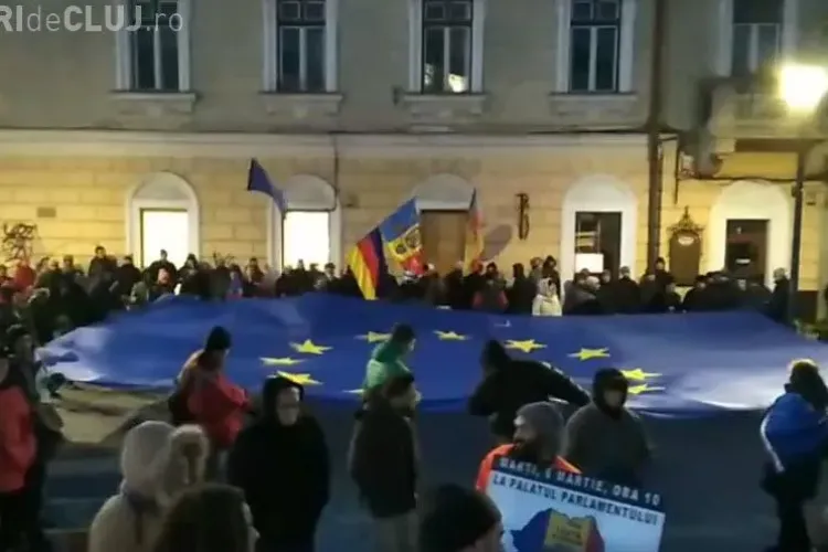 Steagul UE desfășurat la Cluj-Napoca în cadrul protestului de duminică