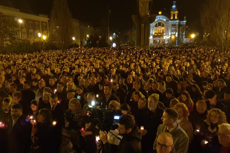 Mii de clujeni la slujba de Înviere din Piața Avram Iancu - VIDEO