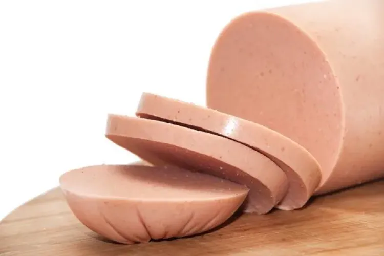 Parizer cu șrot de cătină în loc de nitrit, premiat la Salonul de inventică de la Cluj