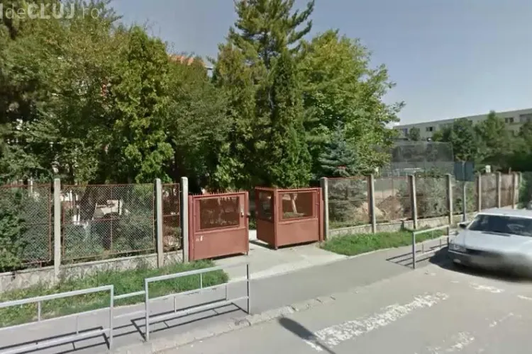 Cluj-Napoca: ”Pedofil în fața Școlii Iuliu Hațieganu” / UPDATE: Poliția îl audiază
