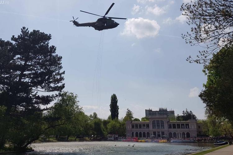 MIG- uri și elicoptere deasupra Parcului Central. Trupele speciale coborât în lac și au dinamitat o baracă - VIDEO