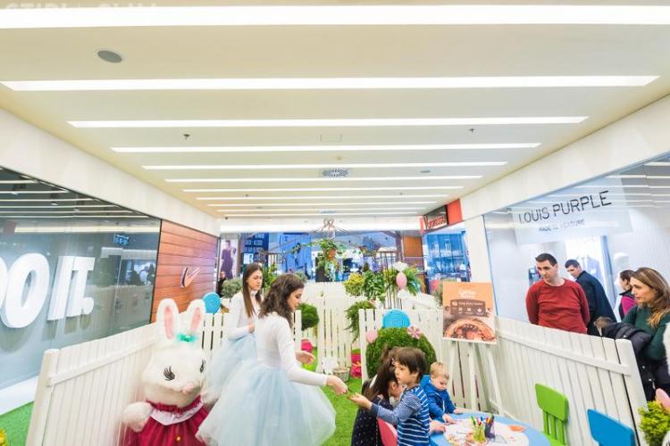 Iulius Mall Cluj îi provoacă pe copii să descopere Labirintul Iepurașului, din Candyland