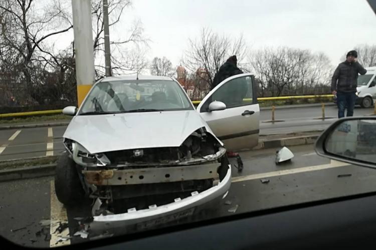 Accident între un autoturism și o autoutilitară pe strada Oașului FOTO