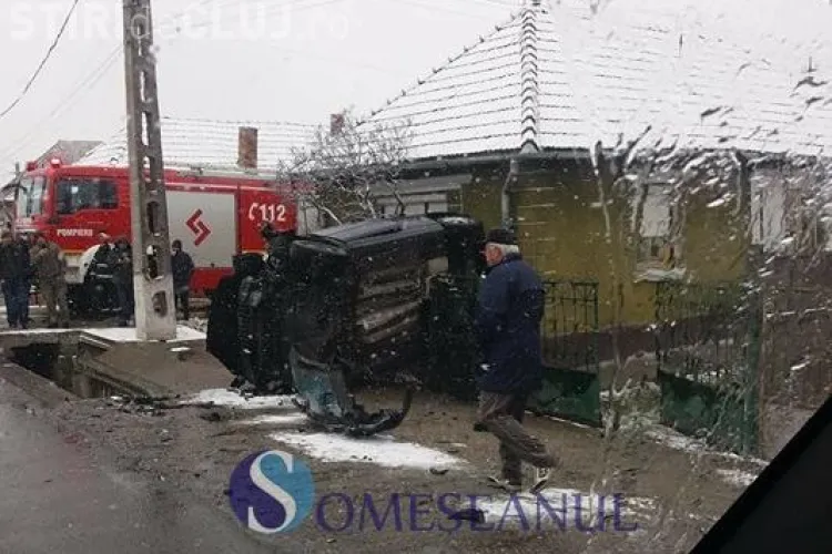 Accident între clujeni, la Reteag. O femeie, fiica sa și socrul au ajuns la spital VIDEO