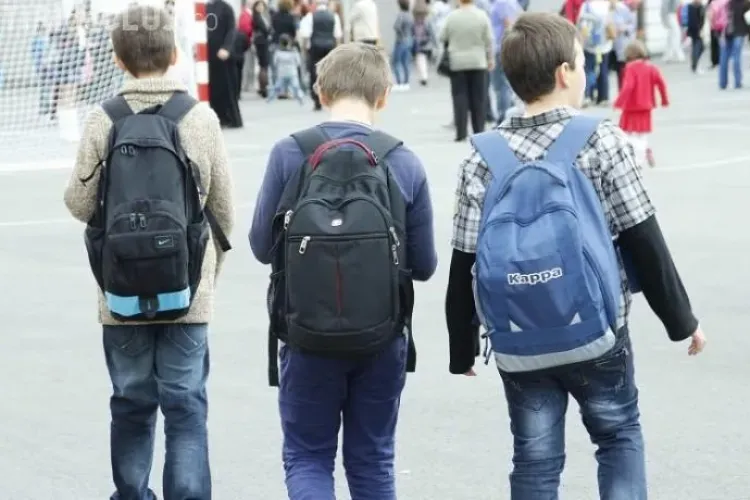 Gestul unui profesor de Centenar! A luat 6.000 lei credit și a dus copii într-o excursie