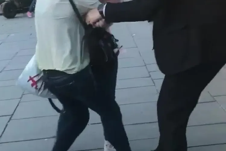 Hoață prinsă la Vivo (Polus). Scandal MONSTRU cu omul de pază - VIDEO / UPDATE