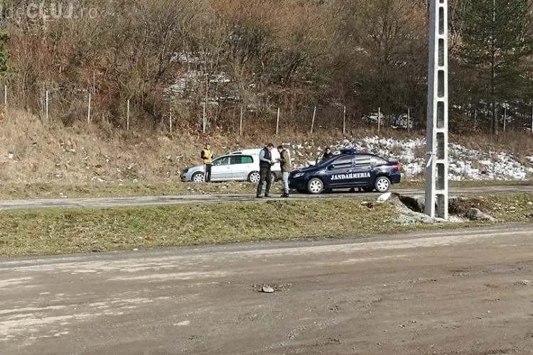 Cluj: Au făcut mici pe marginea drumului și au fost amendați de jandarmi - FOTO
