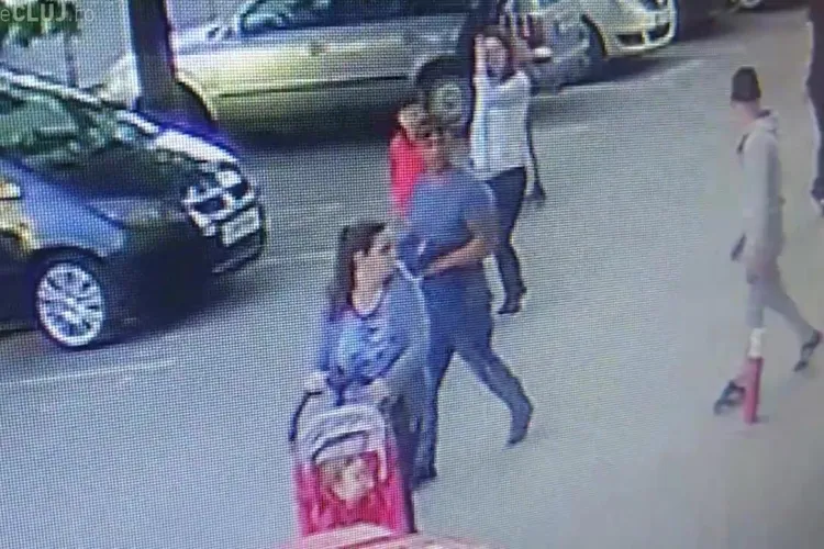 Cum fură romii un telefon în Piața Mărăști! Sunt CĂUTAȚI. Puteți AJUTA? - VIDEO