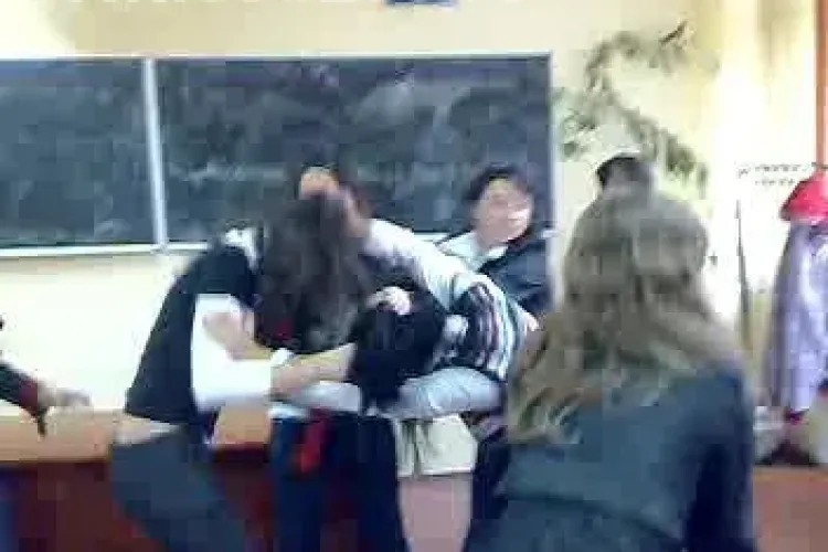 Cluj: Mai multe eleve s-au bătut și au ajuns la Poliție