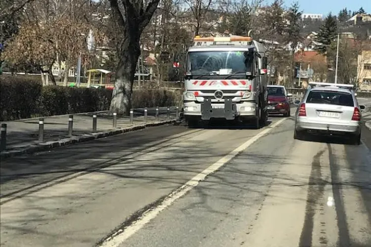 Rosal spală străzile și trotuarele - FOTO