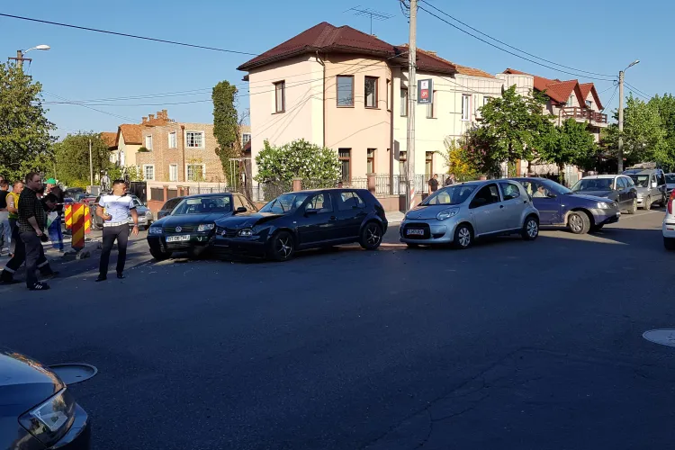 Accident cu trei mașini pe Constantin Brâncuși - VIDEO