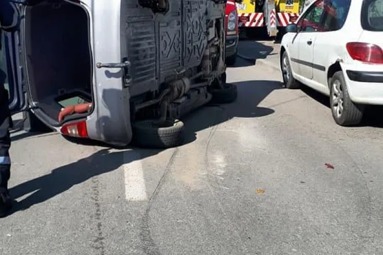 Florești: S-a răsturnat din cauza vitezei și alcoolului - FOTO