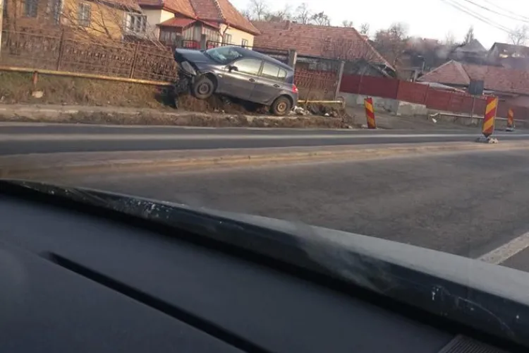 Accident în Feleacu! Un șofer a ”parcat” în gardul unui localnic - FOTO