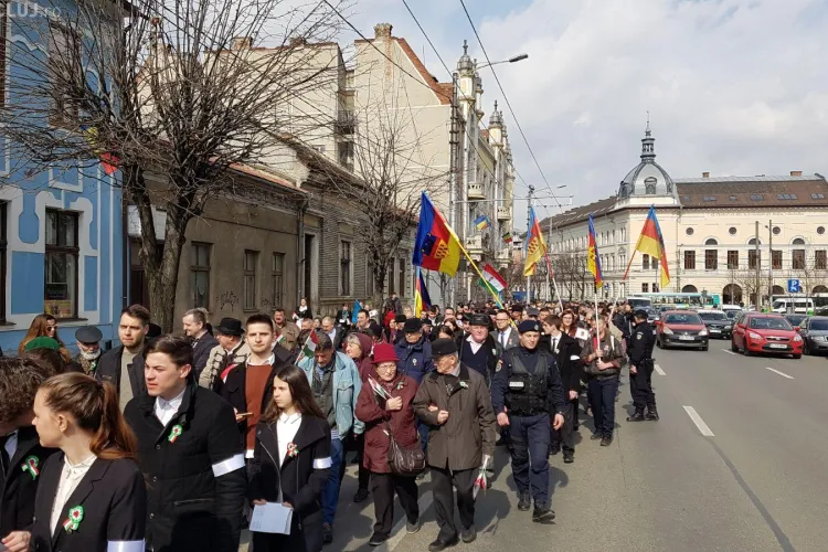 Peste 1000 de etnici maghiari mărșăluiesc la Cluj de Ziua maghiarilor de pretutindeni FOTO/VIDEO