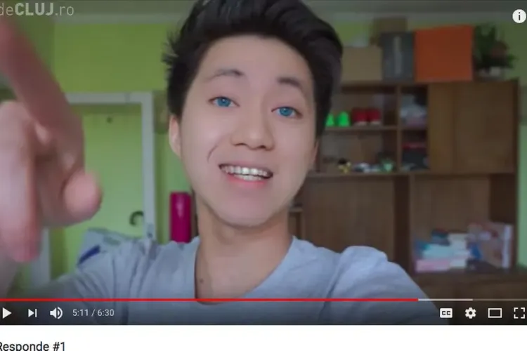 Un YouTuber celebru riscă să fie arestat după ce a batjocorit un cerșetor român 