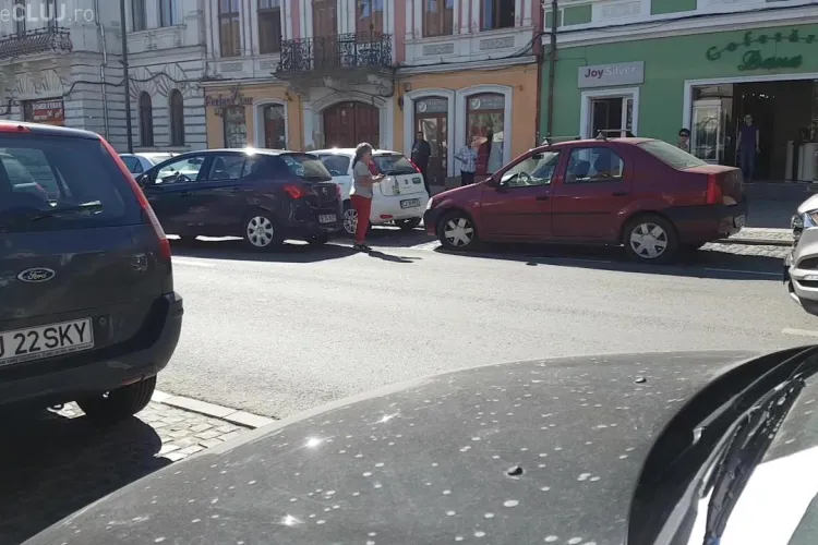 Scandal pe un loc de parcare în centrul Clujului! S-a sunat la 112. Și străinii fac CIRC - FOTO