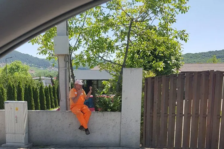 Floreștiul blocat pentru că CNAIR peticesc drumul - FOTO