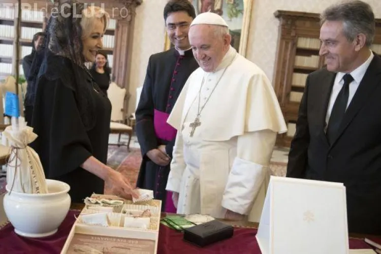 Dăncilă se laudă că a stat cu Papa 45 de minute. Presa din Italia susține că nu e adevărat