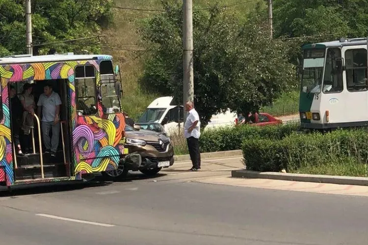 ”Berbec” lovit de tramvai la Calvaria. Al doilea tramvai a frânat - FOTO