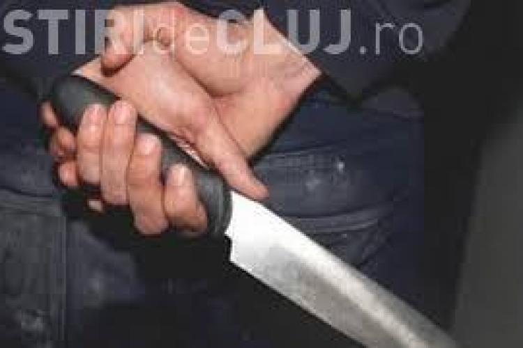 Caz șocant într-o unitate de învățământ din România. A venit înarmat cu 6 cuțite și amenința că dă foc la școală