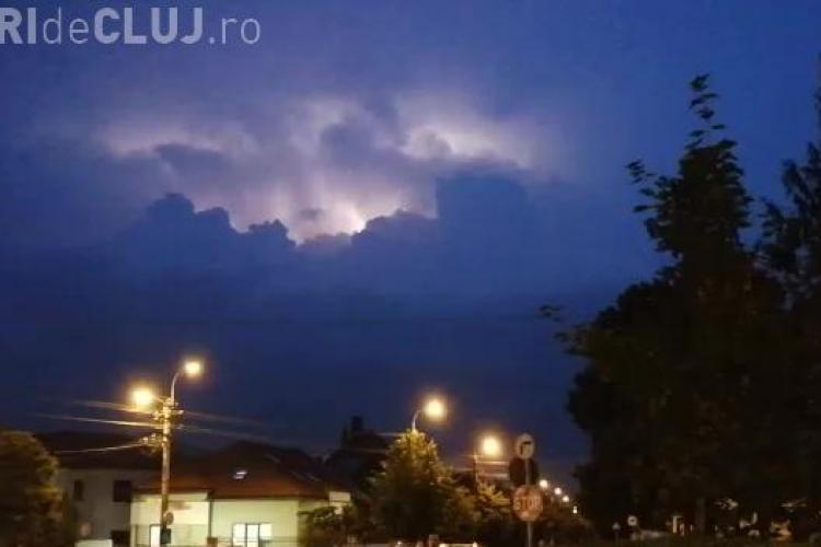 ”Discotecă” pe cerul Clujului! Spectacol de fulgere - VIDEO