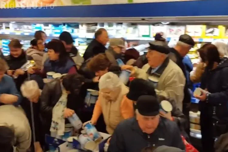 Bătaie pe brânză redusă la un supermarket - VIDEO