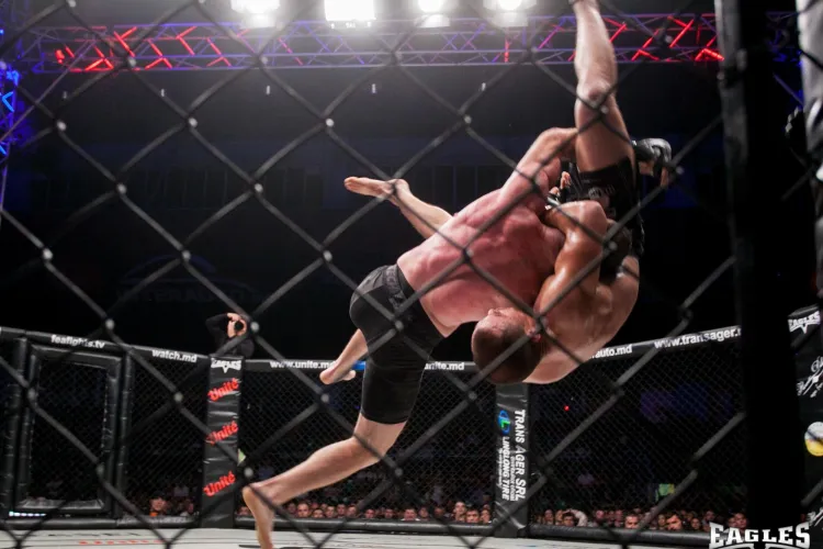 Performanță importantă în sportul clujean! Luptătorul Bogdan Barbu a cucerit centura Eagles Fighting Championship la Chișinău FOTO