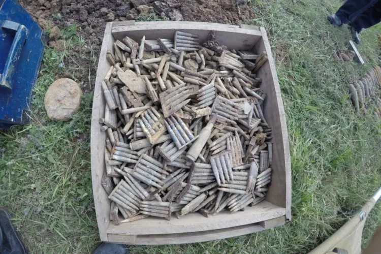 Peste 1.600 de munitii din Războaiele Mondiale rămase neexplodate, asanate de pompierii clujeni FOTO