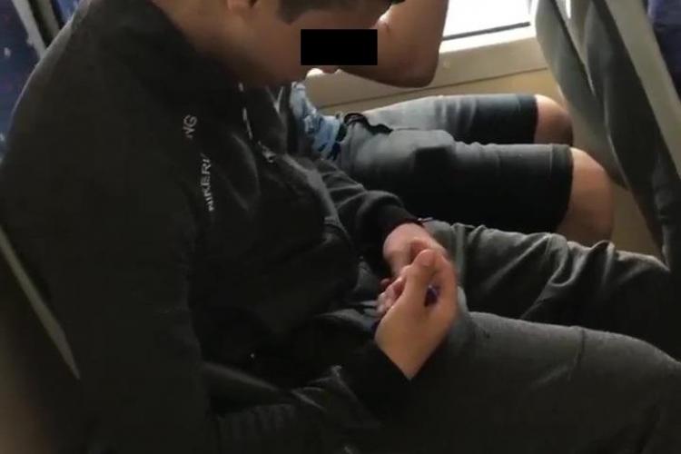 Tineri drogați într-un autobuz din Cluj-Napoca - VIDEO