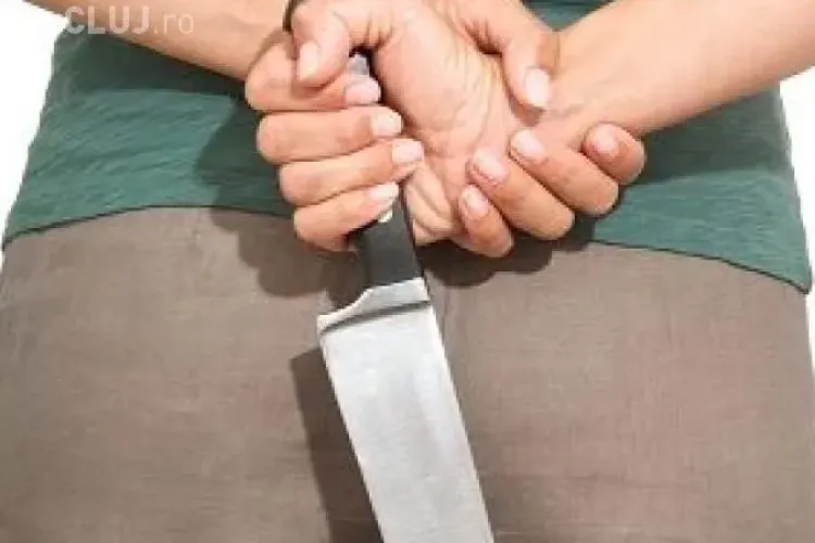 Caz desprins parcă din filme, în România: O femeie și-a înjunghiat amantul cu 20 de ani mai tânăr, după ce au fost prinși în fapt de iubitul acesteia