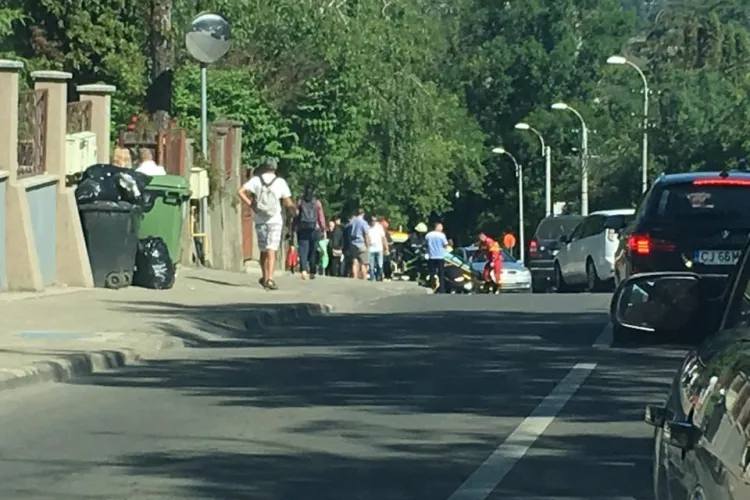 Accident pe Republicii! Motociclist lovit când ieșea din parcare