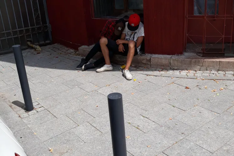 Alți tineri surprinși ”inerți” pe străzile Clujului! Își fac autoritățile datoria? FOTO