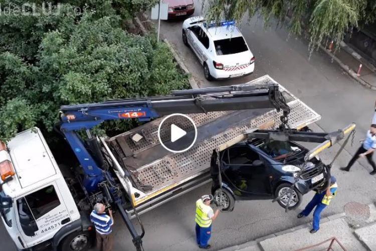 Profesioniștii în ridicări auto din Cluj-Napoca. Parcă sunt la prima ridicare - VIDEO