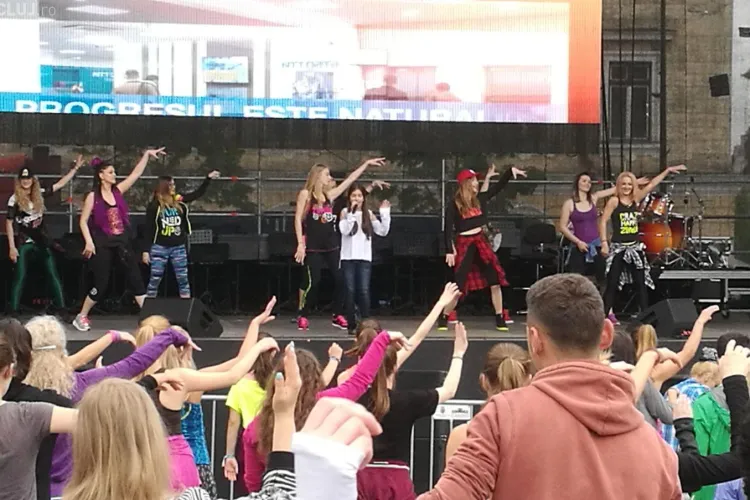 Zumbathonul din Piața Unirii a adunat bani pentru vacanța copiilor care fac dializă - VIDEO