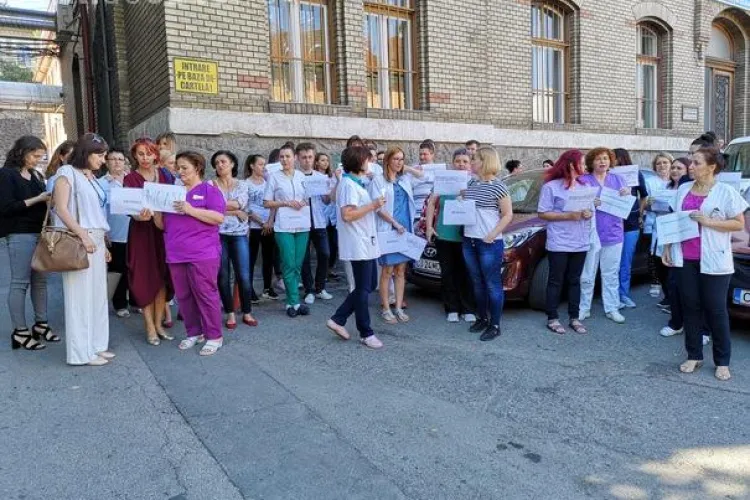 Angajații au protestat la Spitalul Judeţean de Urgenţă Cluj