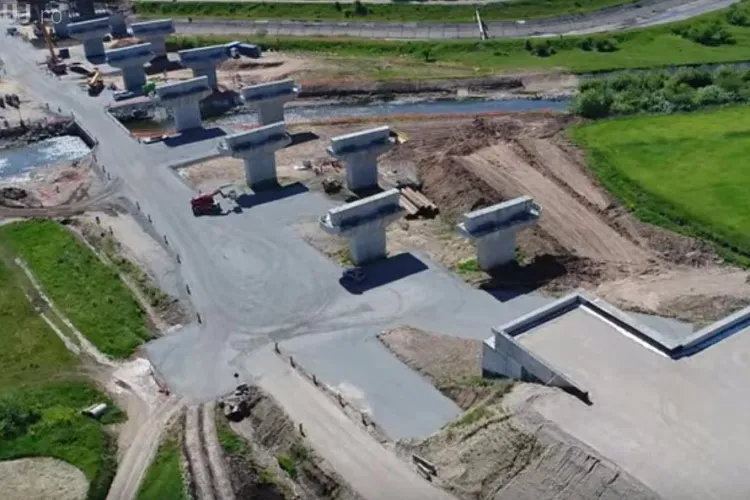 VIDEO cu drona la podul care se construiește peste râul Someşul Mic, lângă Gilău