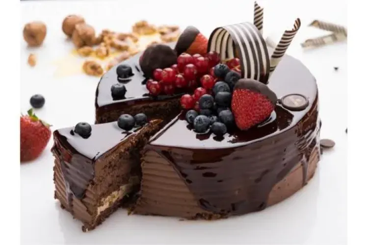 Mihaela Bilic: ”Mai bine mâncați o felie de tort decât un kilogram de mere”